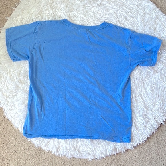 Gildan “This is what an awesome 10 year old looks like” birthday shirt - Picture 3 of 3